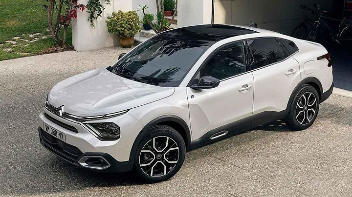 Citroën C4 X je absolutní novinkou a v segmentu patří k těm největším modelům