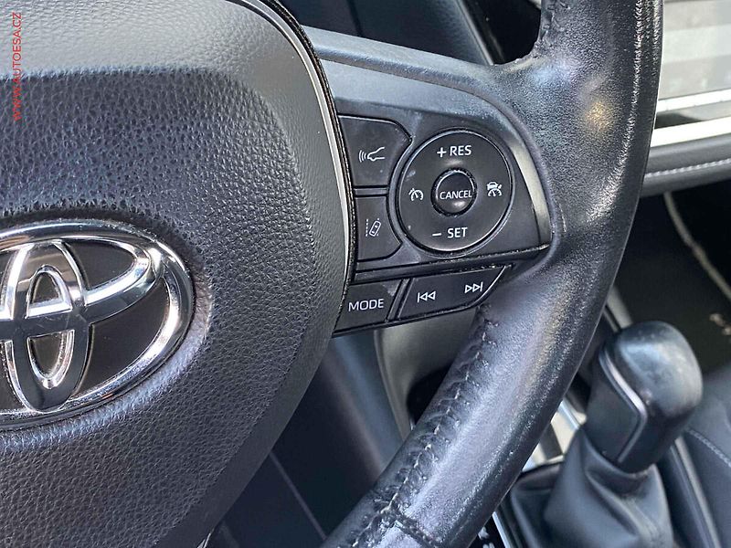 Toyota Corolla (2021) 1.8, Business, AT, LED - fotka 13 z 18
