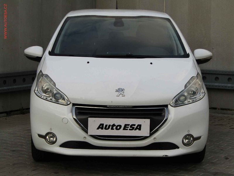 Peugeot 208 (2013) 1.2PT, ČR, AC, park.čidla - fotka 2 z 16