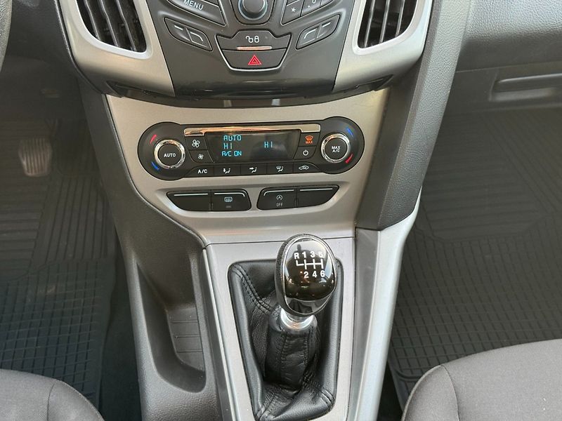 Ford Focus (2013) Trend 1.6 TDCi - fotka 22 z 29