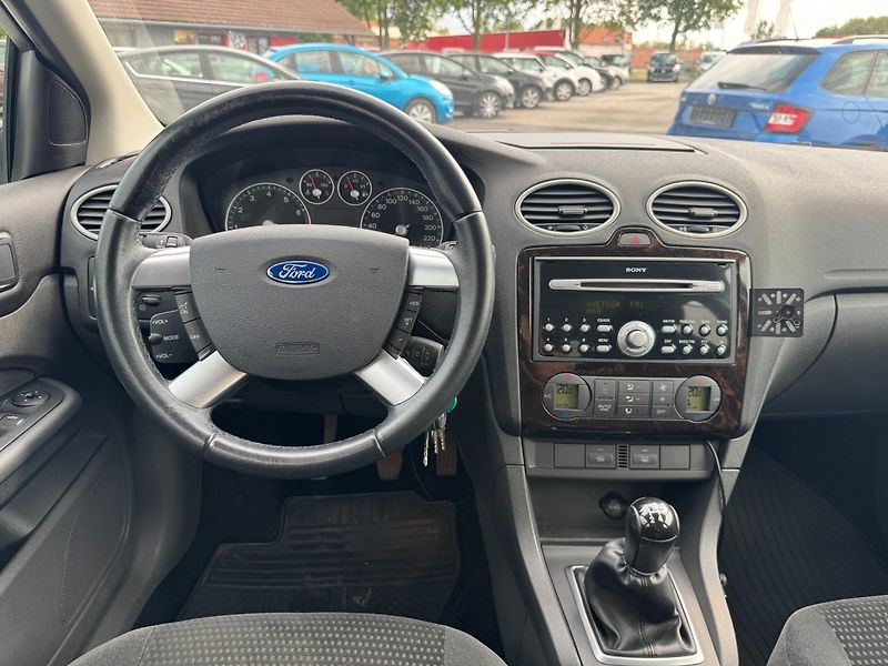 Ford Focus (2007) Ghia 2.0i 107kW - fotka 18 z 30