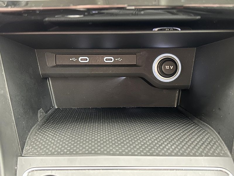 Volkswagen Touran 2.0 TDi Marathon  edition - fotka 24 z 26