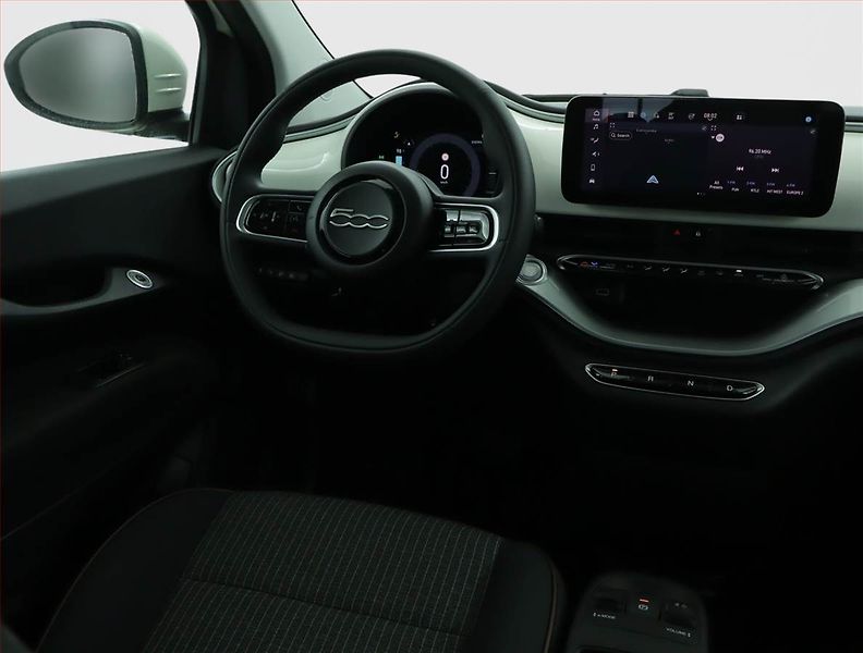 Fiat 500e (2023) 42 kWh, SoH 94% - fotka 7 z 18