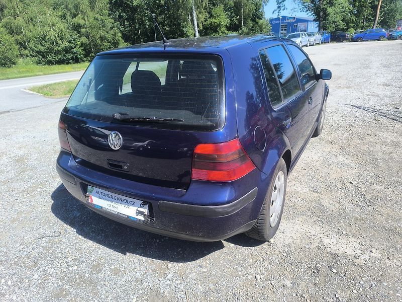 Volkswagen Golf (2001) KRÁSNÝ,145TKM,1MAJ89LET,SERVIS - fotka 4 z 25