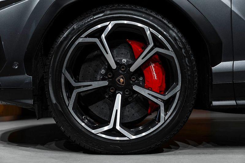 Lamborghini Urus 4.0 V8, B&O, Pano, Masáže, Noč - fotka 3 z 36