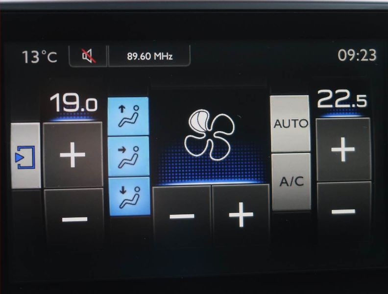 Peugeot 308 (2015) 2.0 HDI, Automat, Navi - fotka 20 z 23