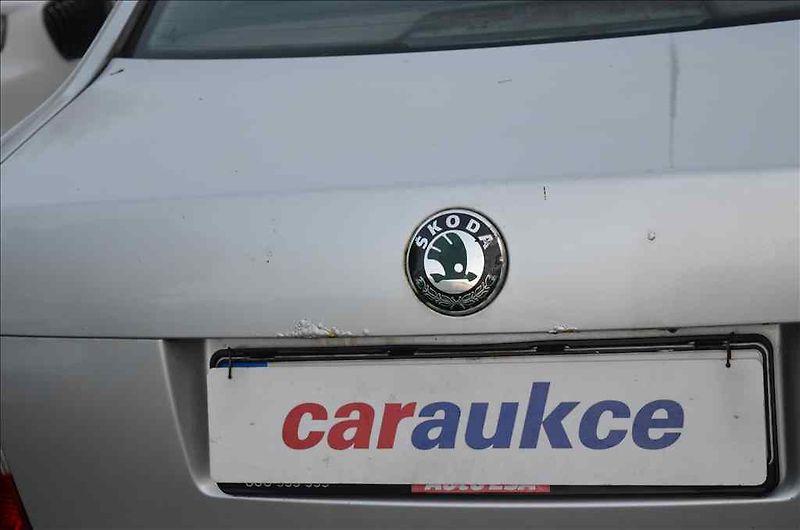 Škoda Superb (2007) 2,5 TDI - fotka 13 z 31