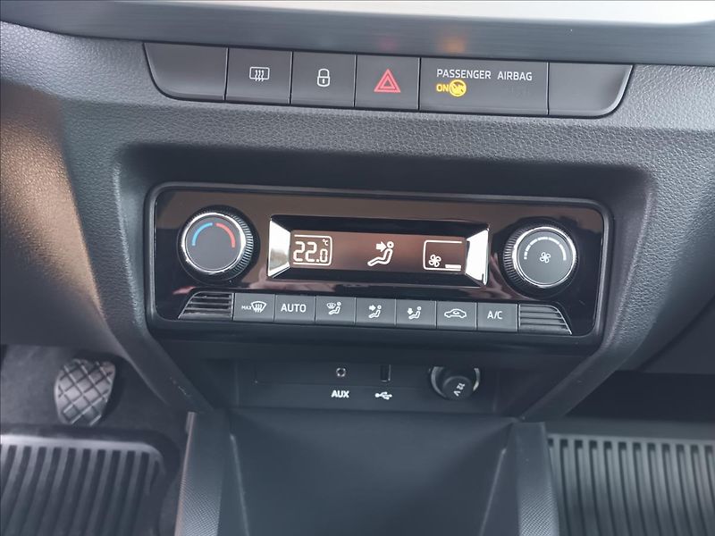 Škoda Fabia 1,2 TSI,66KW,DIGIKLIMA,TEMPOMA - fotka 34 z 36