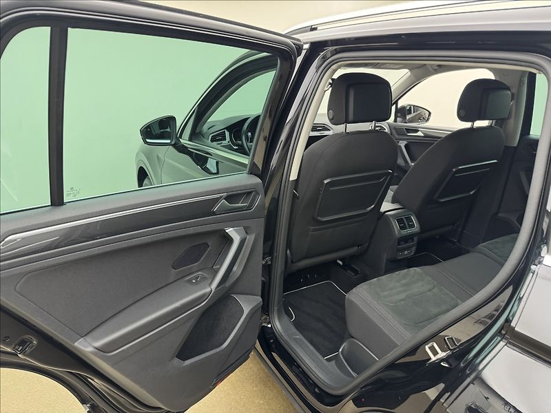 Volkswagen Tiguan 1,5 TSi DSG HUD KAMERA TAŽNÉ - fotka 38 z 50