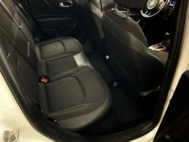 Jeep Renegade (2020) 1.3i,T4,180CV,REZERVOVÁNO - fotka 14 z 28