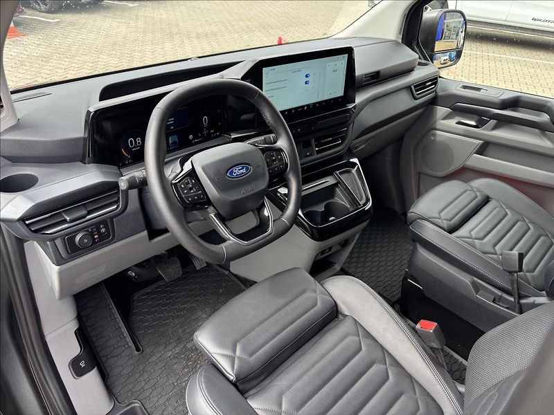 Ford Tourneo Custom 2,0 EcoBlue 125kW TitaniumX L2 - fotka 22 z 35