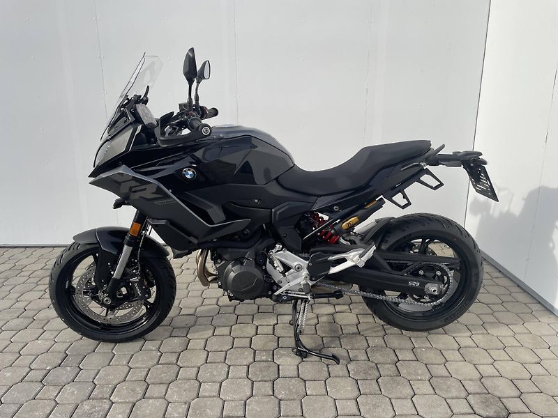 BMW (2026) F 900 XR - fotka 6 z 11
