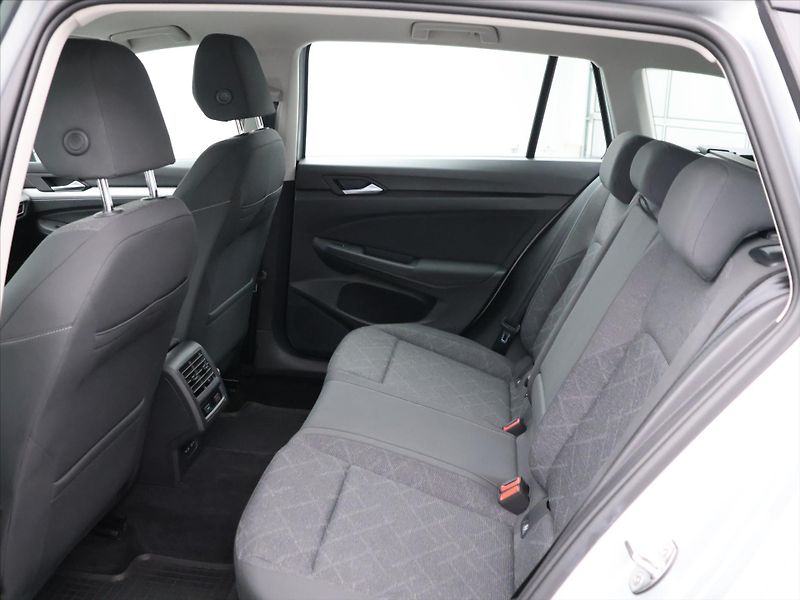Volkswagen Golf 1.5 TSI EVO 110kW Life DPH CZ - fotka 14 z 29