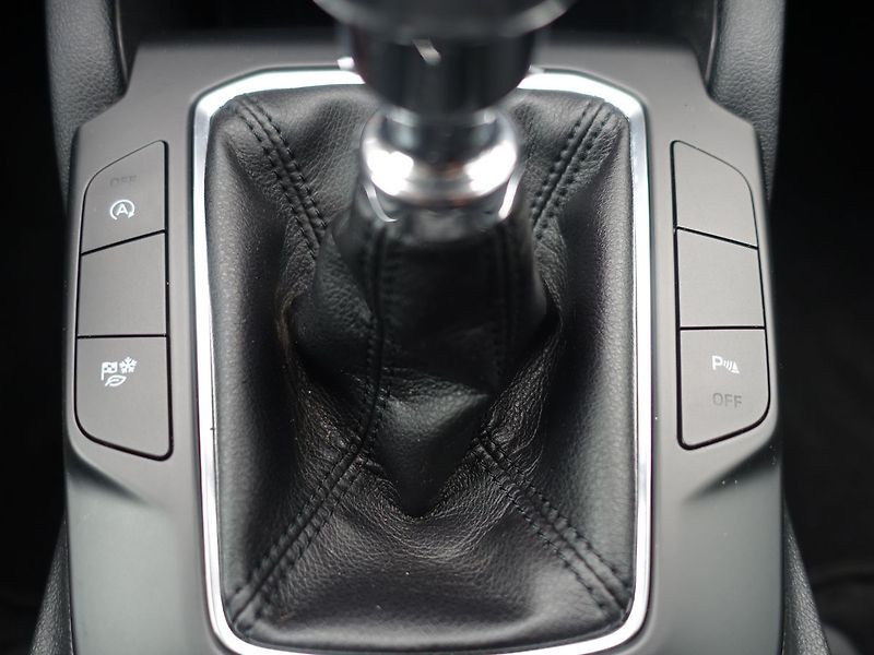 Ford Kuga 110 kw, Titanium, manuál - fotka 20 z 37