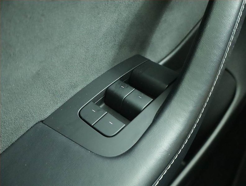Tesla Model 3 (2021) Performance 82kWh, SoH 85% - fotka 16 z 22