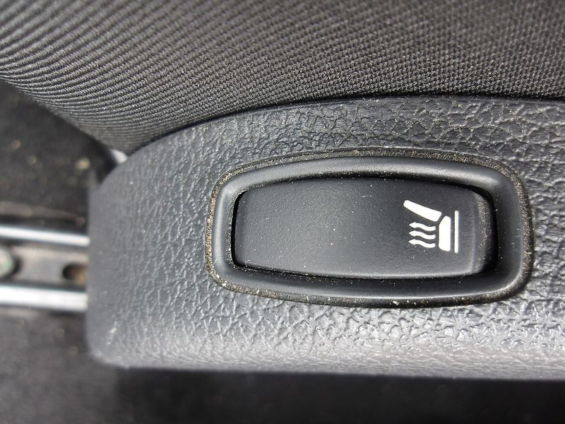 Dacia Duster 1,6i ČR ! 1.MAJITEL ! - fotka 24 z 29