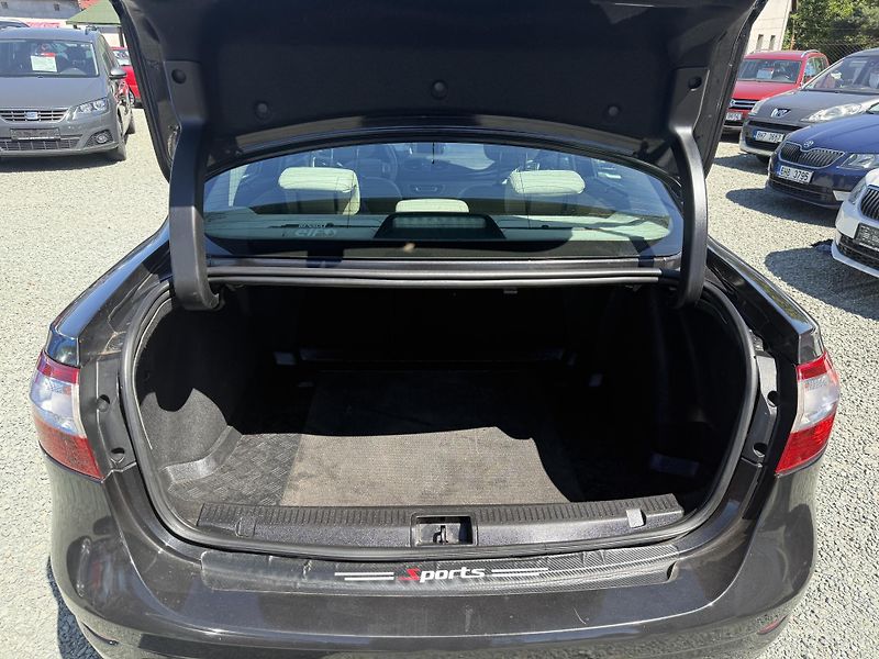 Renault Fluence 1.6 16V DIGIKLIMA NAVIGACE - fotka 6 z 13