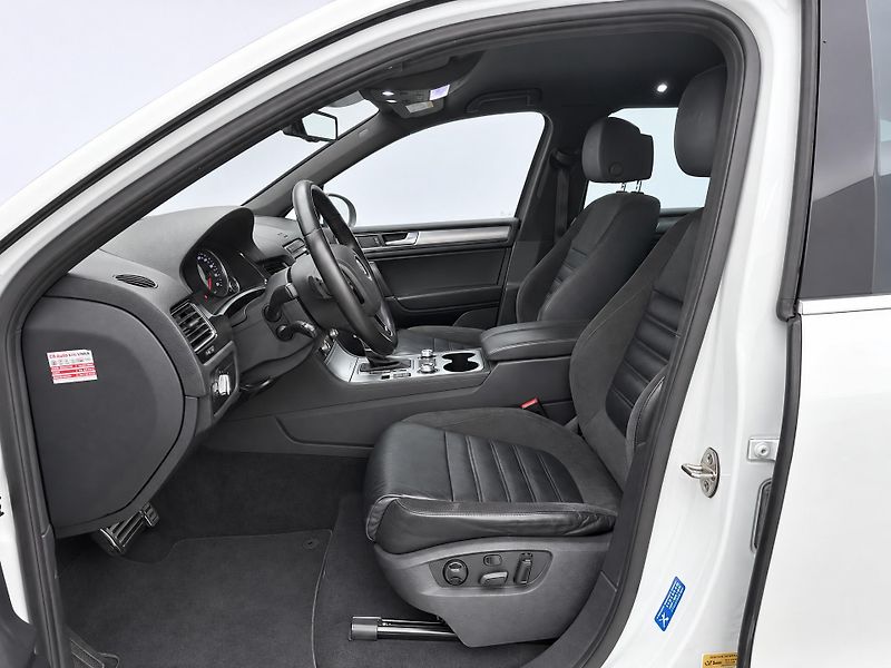 Volkswagen Touareg 3,0 TDI V6 193kW R-Line CZ - fotka 10 z 29