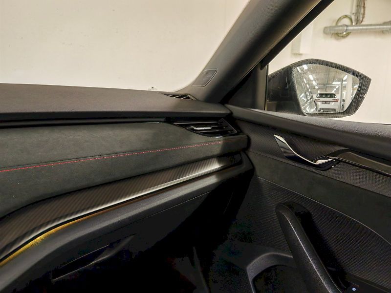 Škoda Octavia (2022) 2.0 TSI 180 kW DSG RS - fotka 6 z 32