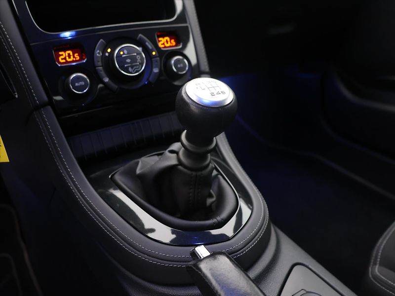 Peugeot RCZ 1,6 16V 147kW Allure Navi - fotka 23 z 32