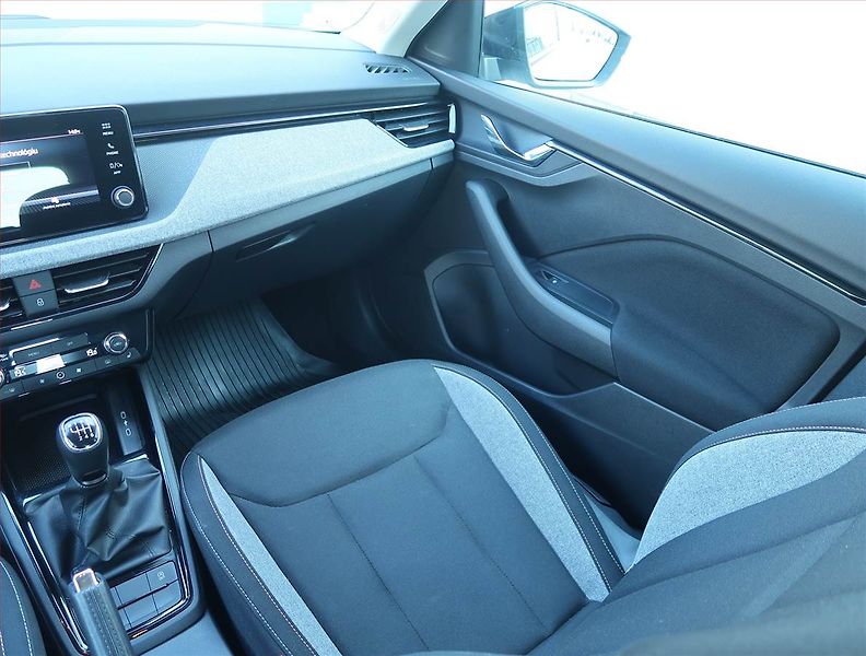 Škoda Kamiq (2025) 1.0 TSI - fotka 8 z 15