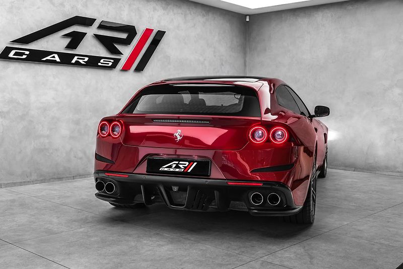 Ferrari GTC4 Lusso - fotka 5 z 31