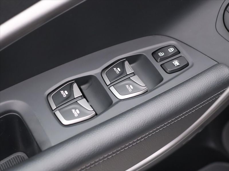 Hyundai Grand Santa Fe 2,2 CRDI 145kW CZ Luxury DPH - fotka 18 z 32
