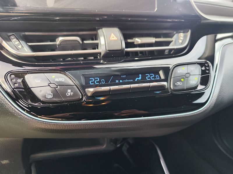 Toyota C-HR 2.0 HEV/112kW Executive E-CVT - fotka 18 z 28