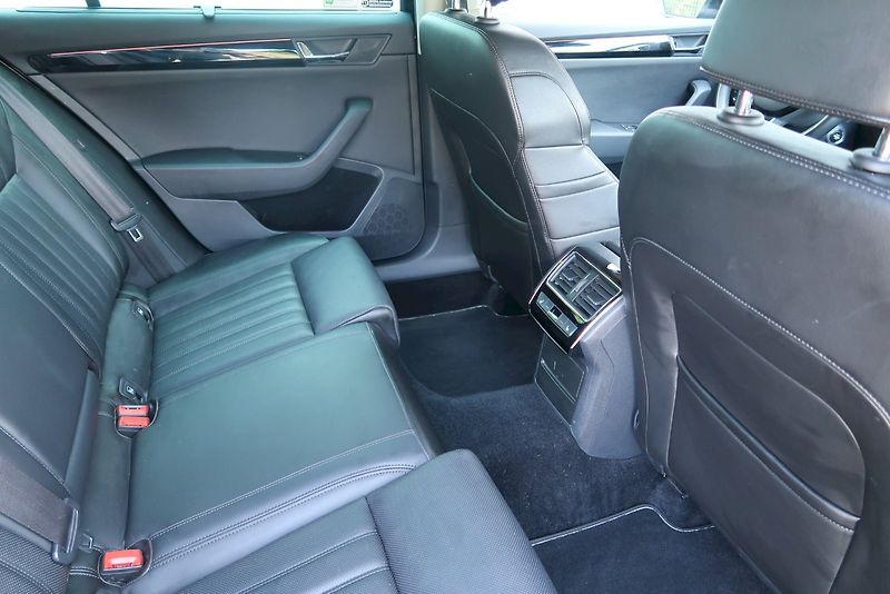 Škoda Superb (2018) Combi L&K  2,0 TDi/140 kW 4X4 - fotka 7 z 36