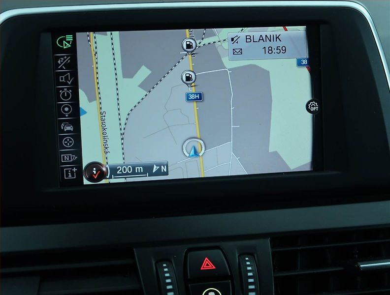 BMW Řada 2 (2017) 218d Active Tourer, Automat - fotka 20 z 23