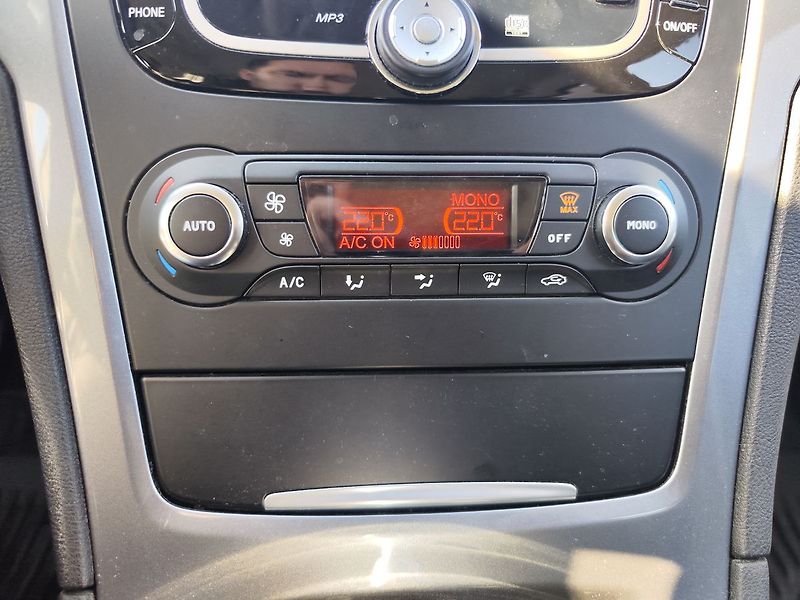 Ford Mondeo 1.6 EcoBoost/118kW ČR 2.Maj. - fotka 16 z 27