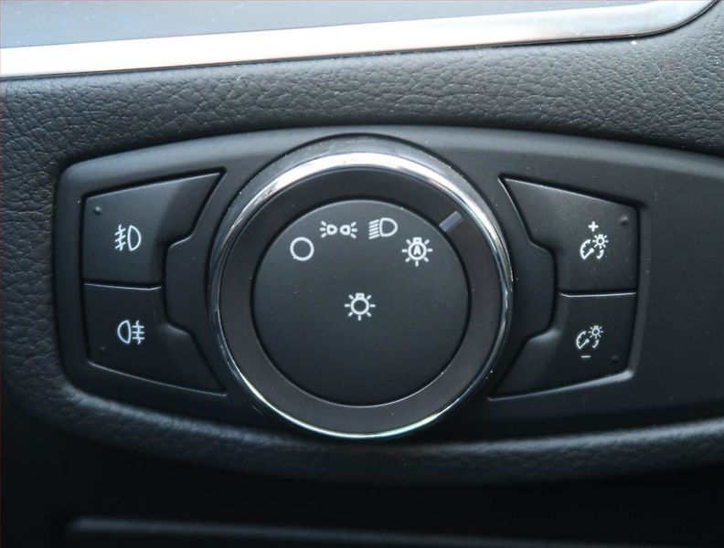 Ford S-MAX (2018) Titanium 2.0 EcoBlue, Automat - fotka 17 z 22