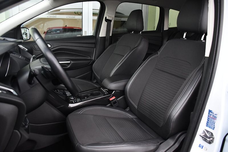 Ford Kuga 2,0TDCi AUT. A/C ČR TAŽNÉ - fotka 16 z 39