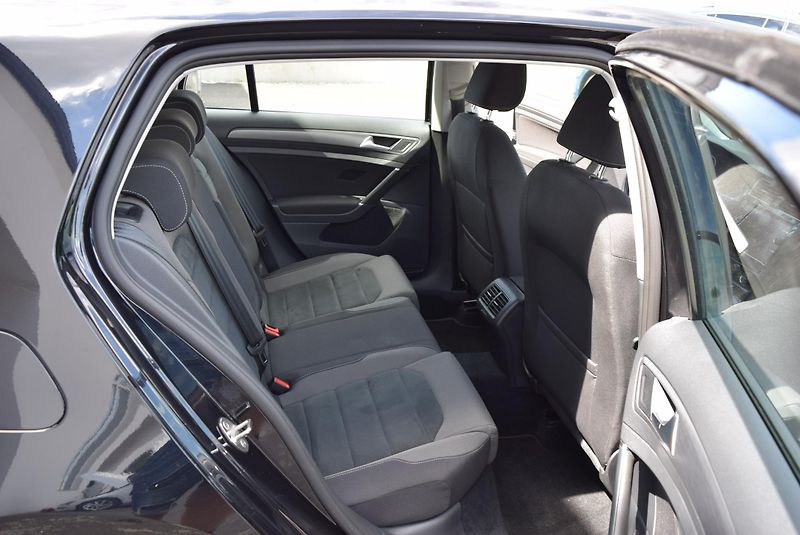 Volkswagen Golf (2018) 1.4TSI 92kw CLBMT LED NAVI TOP - fotka 39 z 49
