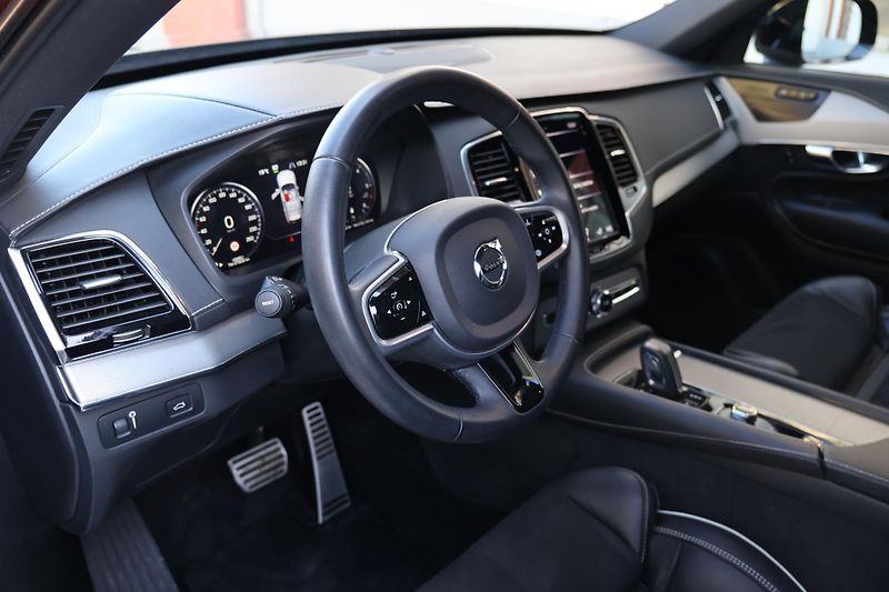 Volvo XC90 (2021) R-Design, B5 AWD mild hybrid - fotka 12 z 24