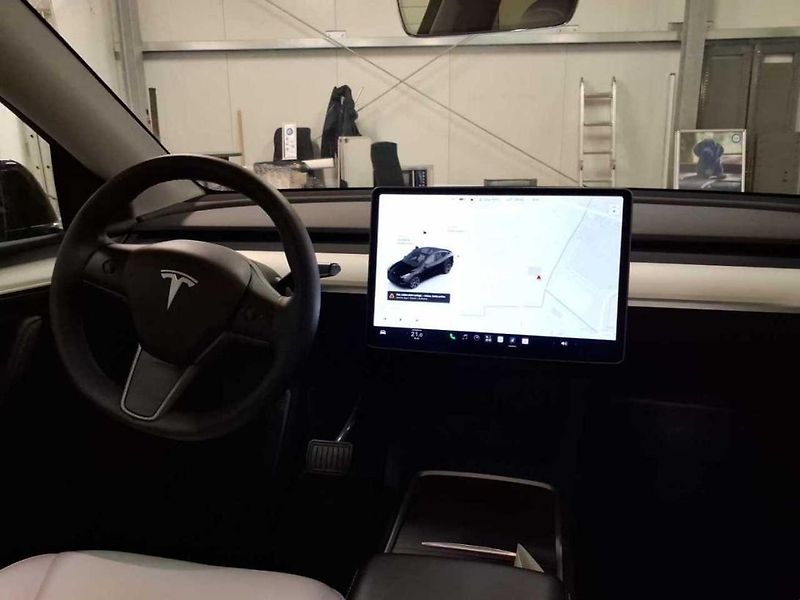 Tesla Model Y RWD 220kw TZ 92,5 % - fotka 3 z 9