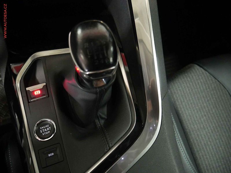Peugeot 5008 (2022) 1.2 PT, 1.maj,ČR, Allure - fotka 23 z 23