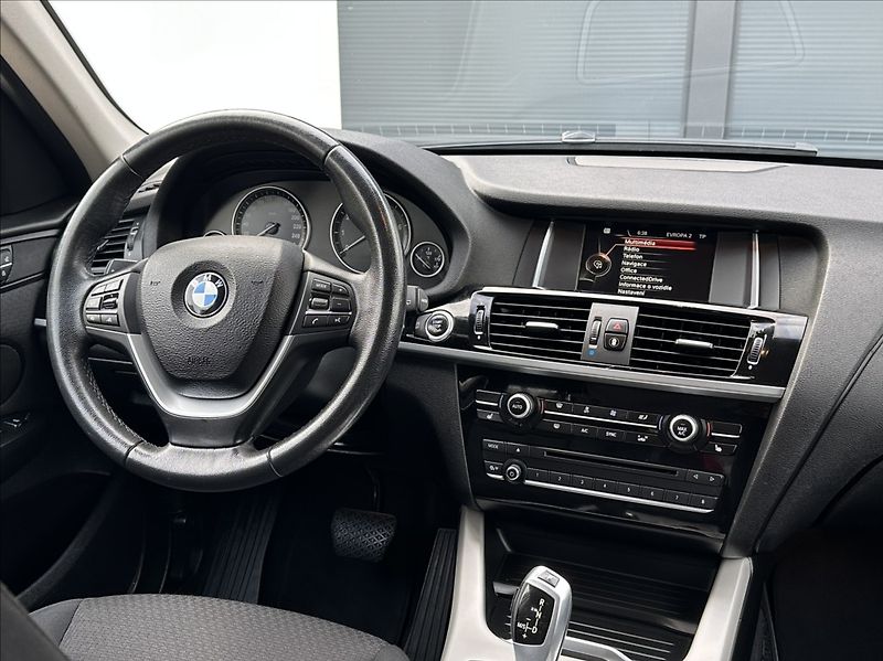 BMW X3 2,0 28i 245PS  Advantage A/T 4 - fotka 23 z 53