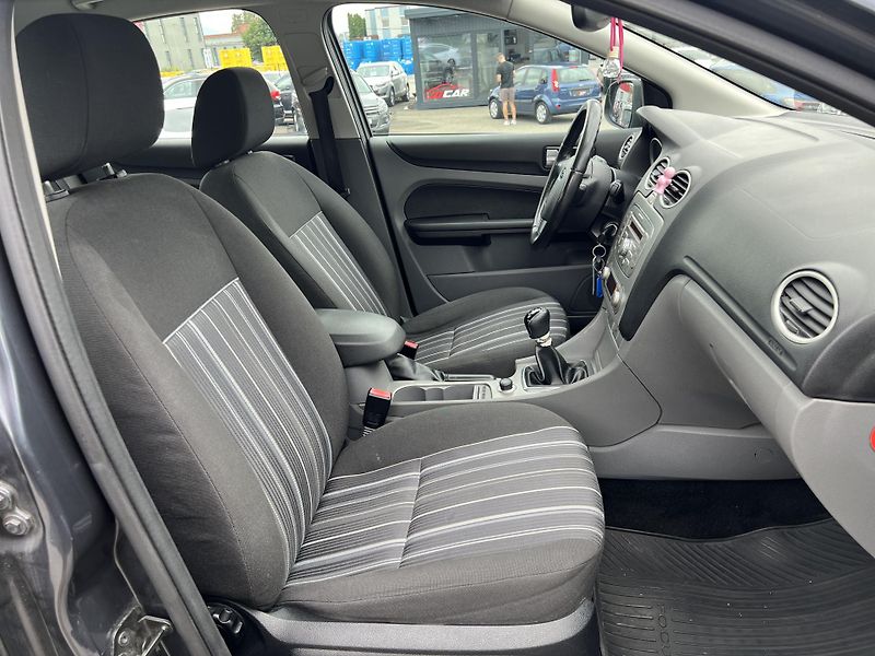 Ford Focus 1.6TDCi 66KW ČR TAŽNÉ KLIMA - fotka 30 z 39