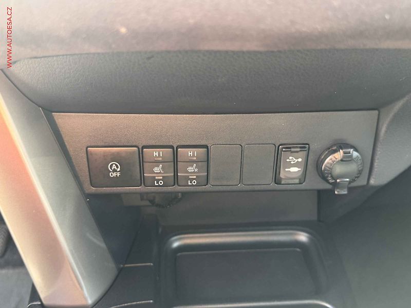 Toyota RAV4 (2016) 2.0 D-4D 4x4, ČR, AC, navi - fotka 14 z 15