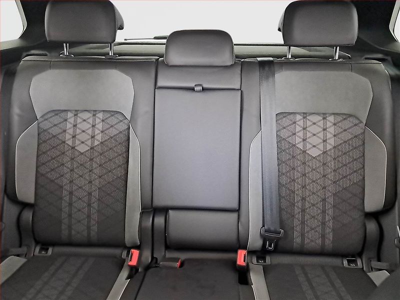 Volkswagen Tiguan (2021) R-Line 2.0 TSI - fotka 10 z 17