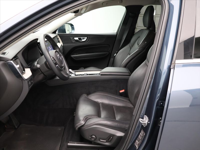 Volvo XC60 2,0 B4 AWD CZ Inscription DPH - fotka 11 z 33