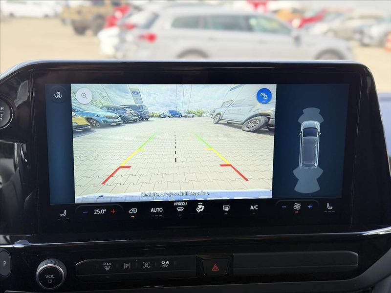 Ford Tourneo Custom 2,0 EcoBlue 125kW Titanium AWD - fotka 22 z 27