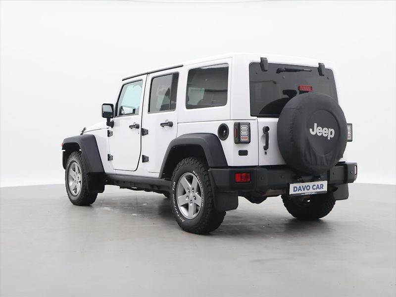 Jeep Wrangler 2,8 CRD 147 kW Unlimited Sport - fotka 5 z 33
