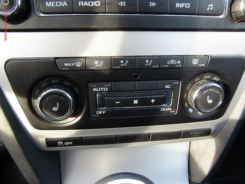 Škoda Octavia (2013) 1.6 TDi, ČR, Elegance - fotka 17 z 19