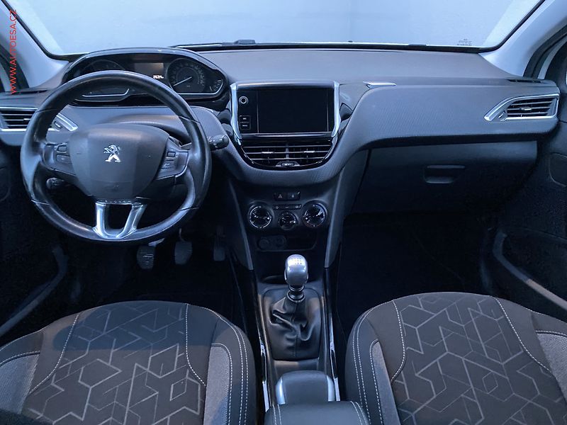 Peugeot 2008 (2019) 1.2 PT, 2.maj,ČR, AC, temp - fotka 8 z 15