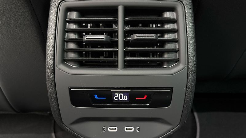 Seat Leon 2.0 TDI DSG FR Sportstourer - fotka 21 z 26