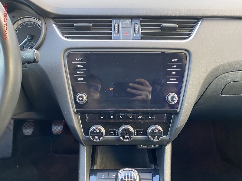 Škoda Octavia (2017) 2.0 TDi, 2.maj,ČR, Style - fotka 12 z 18