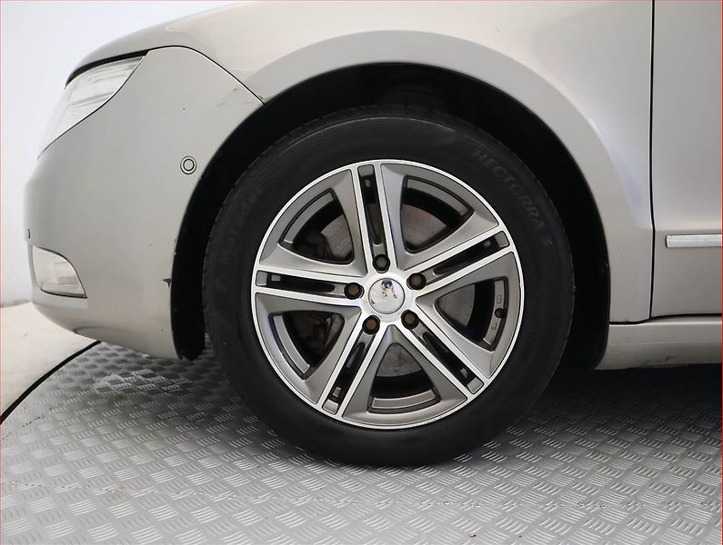 Škoda Superb (2011) 1.6 TDI, Serv.kniha, Xenony - fotka 15 z 17