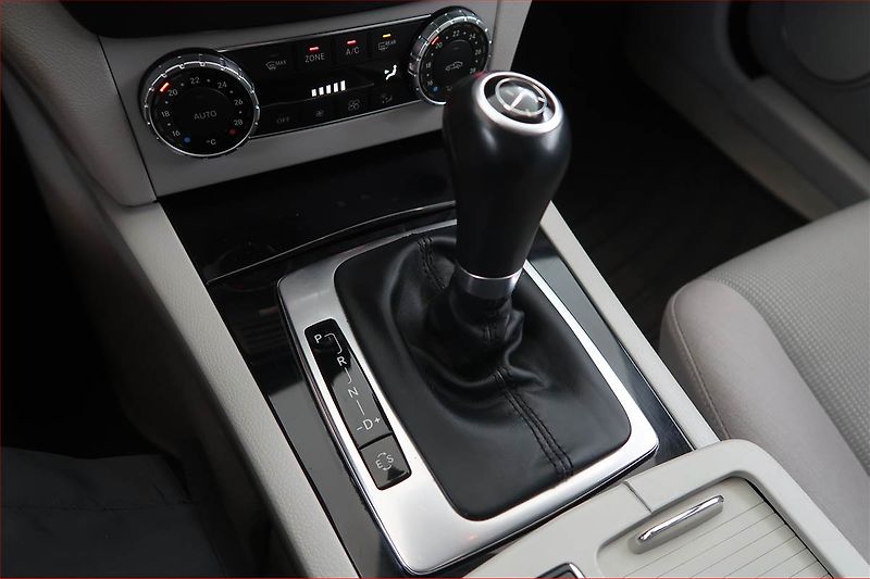 Mercedes-Benz Třídy C (2013) C 200 CDI, Automat, Serv.kniha - fotka 13 z 17